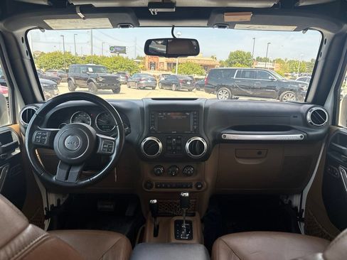 Used 2017 Jeep Wrangler Unlimited Sahara w/ Connectivity Group AWD/4WD image 29