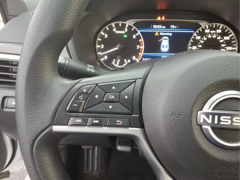 Used 2025 Nissan Altima 2.5 SV FWD image 15