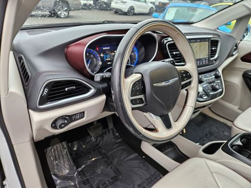 Used 2019 Chrysler Pacifica Limited image 28