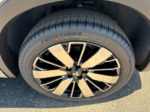 New 2026 Mitsubishi Outlander SEL FWD image 36