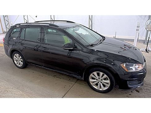 Used 2017 Volkswagen Golf S AWD/4WD image 3