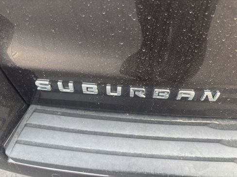 Used 2018 Chevrolet Suburban LT image 9