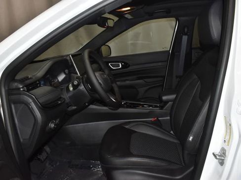 New 2026 Jeep Compass Latitude w/ Sun and Sound Group image 10