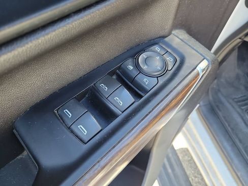 Used 2019 Chevrolet Silverado 1500 High Country w/ Technology Package AWD/4WD image 17