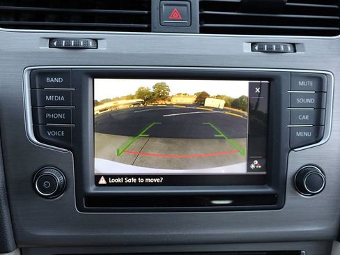 Used 2016 Volkswagen Golf S image 35