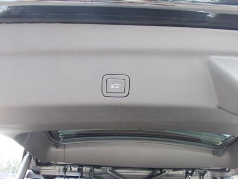 New 2026 GMC Yukon Denali w/ Denali Reserve Package image 13