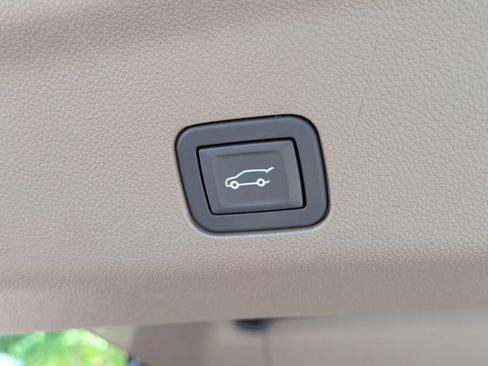 Used 2024 GMC Yukon Denali w/ Advanced Technology Package AWD/4WD image 13