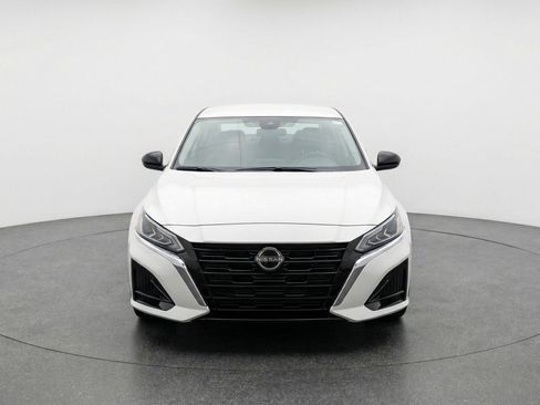Used 2025 Nissan Altima 2.5 SV FWD image 2