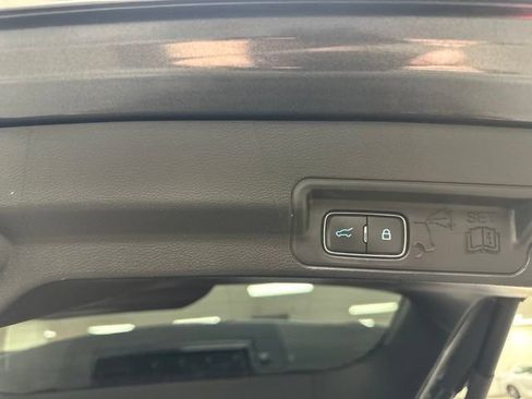 Used 2020 Ford Explorer XLT w/ Comfort Package AWD/4WD image 22