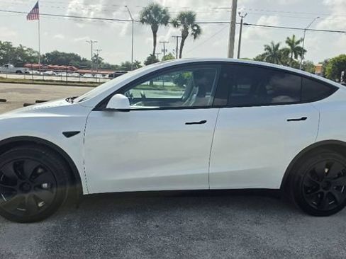 Used 2023 Tesla Model Y Long Range AWD/4WD image 6