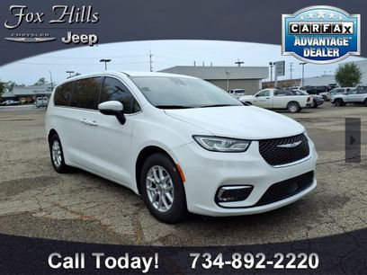 Used 2023 Chrysler Pacifica Touring-L