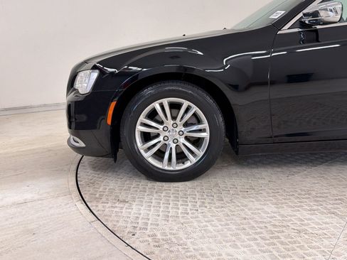 Used 2017 Chrysler 300 C RWD image 27