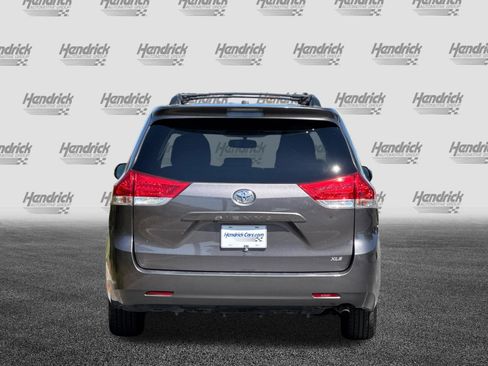 Used 2013 Toyota Sienna XLE FWD image 6