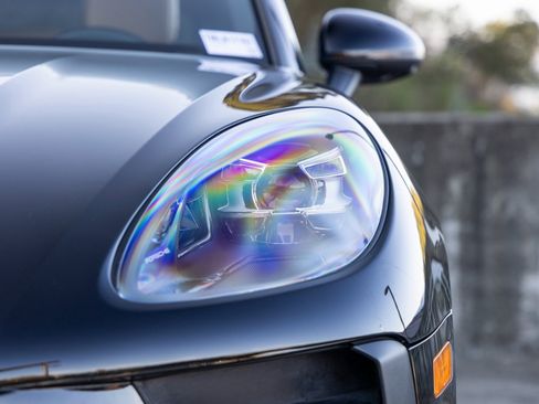 Used 2021 Porsche Macan image 16