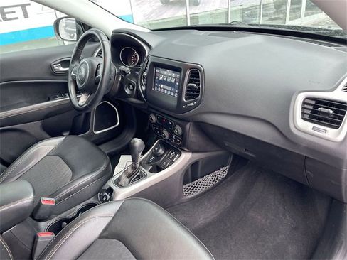 Used 2019 Jeep Compass Latitude image 27