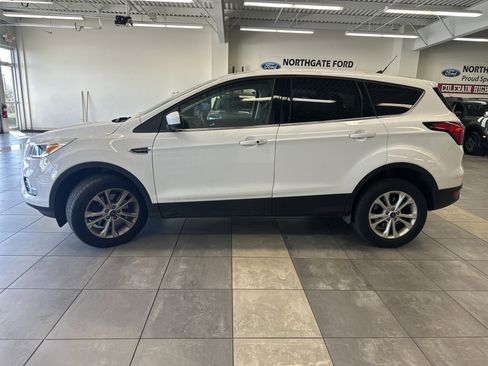 Used 2019 Ford Escape SE image 12