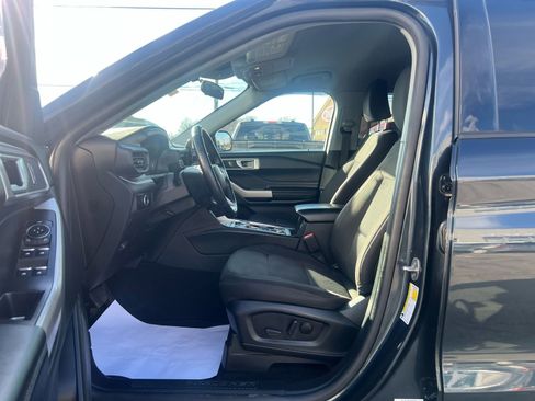 Used 2023 Ford Explorer XLT w/ Class IV Trailer Tow Package AWD/4WD image 11