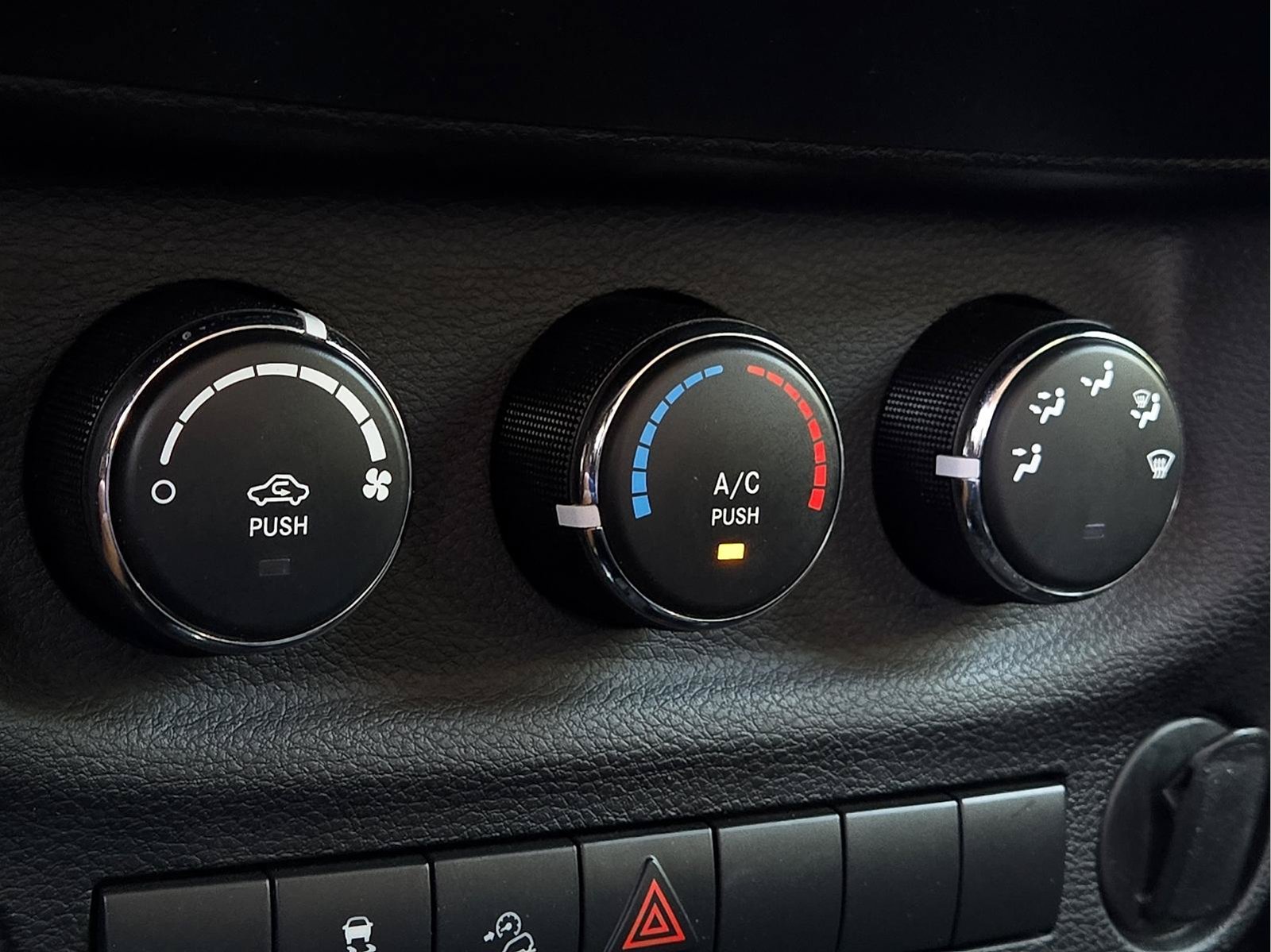 Used 2018 Jeep Wrangler Unlimited Sport w/ Connectivity Group AWD/4WD image 17