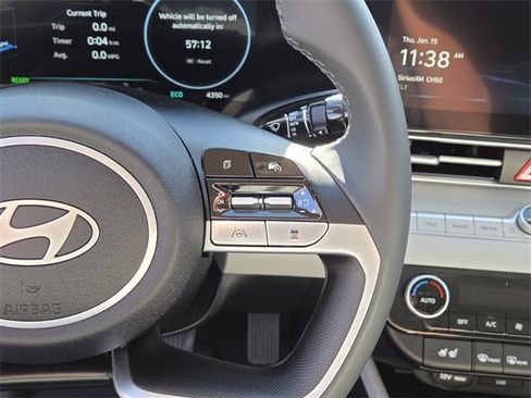 Used 2025 Hyundai Elantra Limited image 19