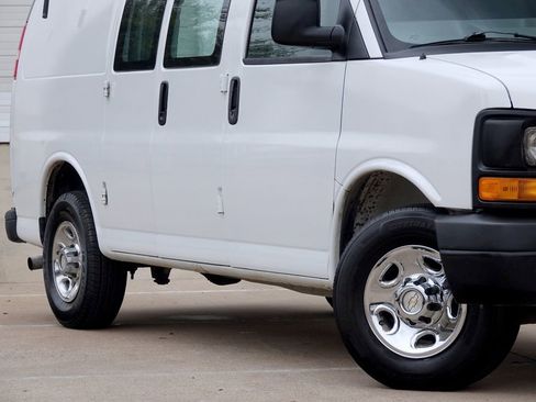 Used 2012 Chevrolet Express 2500 w/ Cold Climate Package image 16
