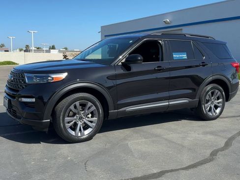 Used 2022 Ford Explorer XLT w/ Equipment Group 202A image 6