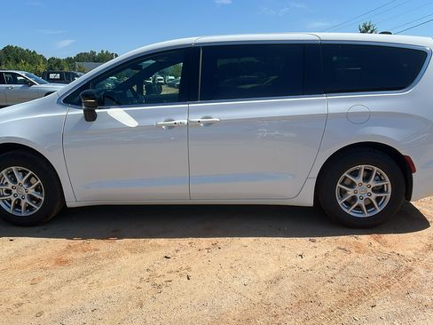 New 2026 Chrysler Voyager LX image 11