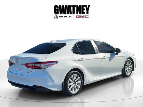 Used 2020 Toyota Camry LE image 6