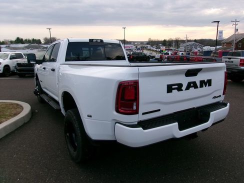 New 2026 RAM 3500 Big Horn AWD/4WD image 4
