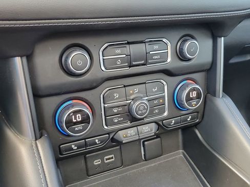 Used 2022 Chevrolet Tahoe Z71 w/ Luxury Package image 31