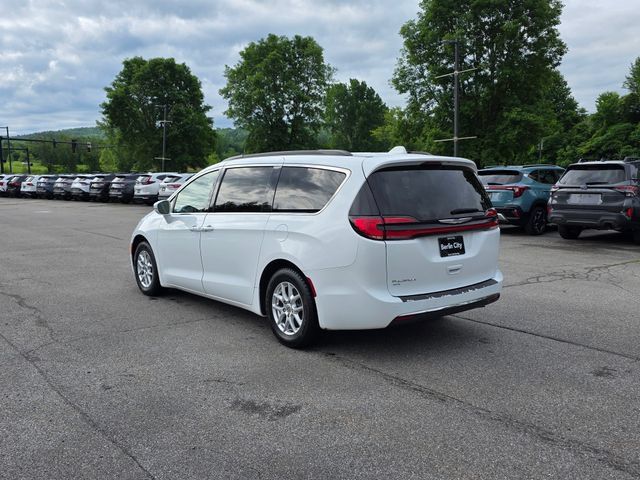 Used 2022 Chrysler Pacifica Touring-L FWD image 6