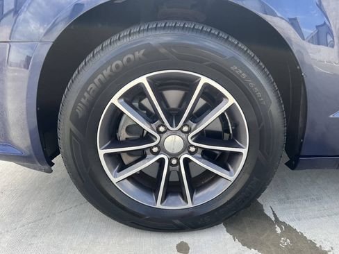 Used 2017 Dodge Grand Caravan SXT FWD image 34