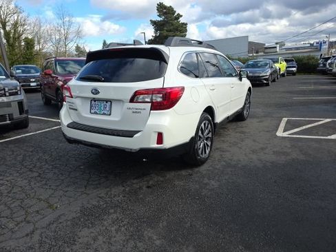 Used 2017 Subaru Outback 3.6R Limited AWD/4WD image 5