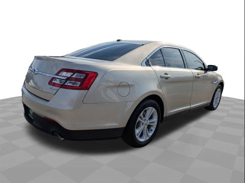 Used 2018 Ford Taurus SE image 4