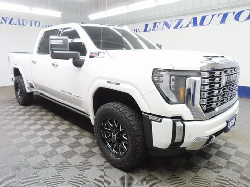 Used 2024 GMC Sierra 3500 Denali w/ Denali Reserve Package image 3