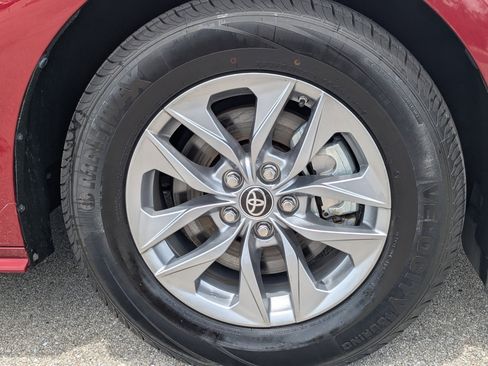 Used 2022 Toyota Sienna XLE FWD image 11
