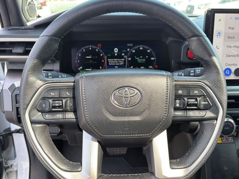 Used 2025 Toyota 4Runner TRD Off-Road Premium AWD/4WD image 20