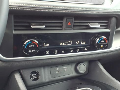 Used 2025 Nissan Rogue SV AWD/4WD image 18