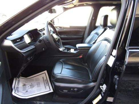 Used 2024 Jeep Grand Cherokee L Limited w/ Luxury Tech Group II image 29