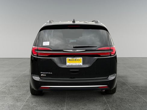 New 2026 Chrysler Pacifica Pinnacle image 4