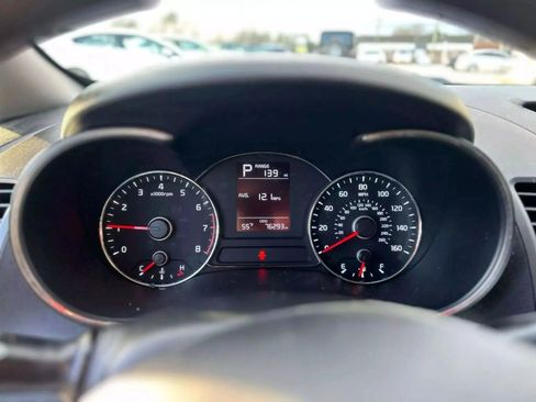 Used 2018 Kia Forte LX image 17