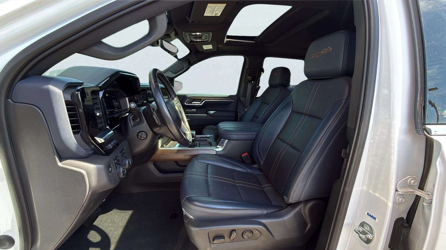 Used 2023 Chevrolet Silverado 1500 High Country w/ High Country Premium Package AWD/4WD image 15
