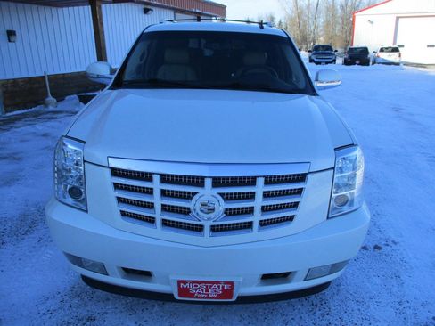 Used 2010 Cadillac Escalade ESV Premium image 14