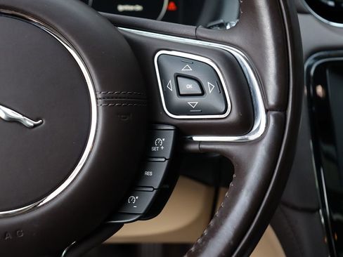 Used 2016 Jaguar XJ R-Sport image 17