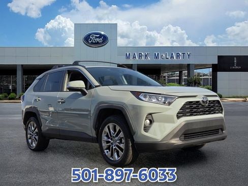 Used 2020 Toyota RAV4 XLE Premium FWD image 7