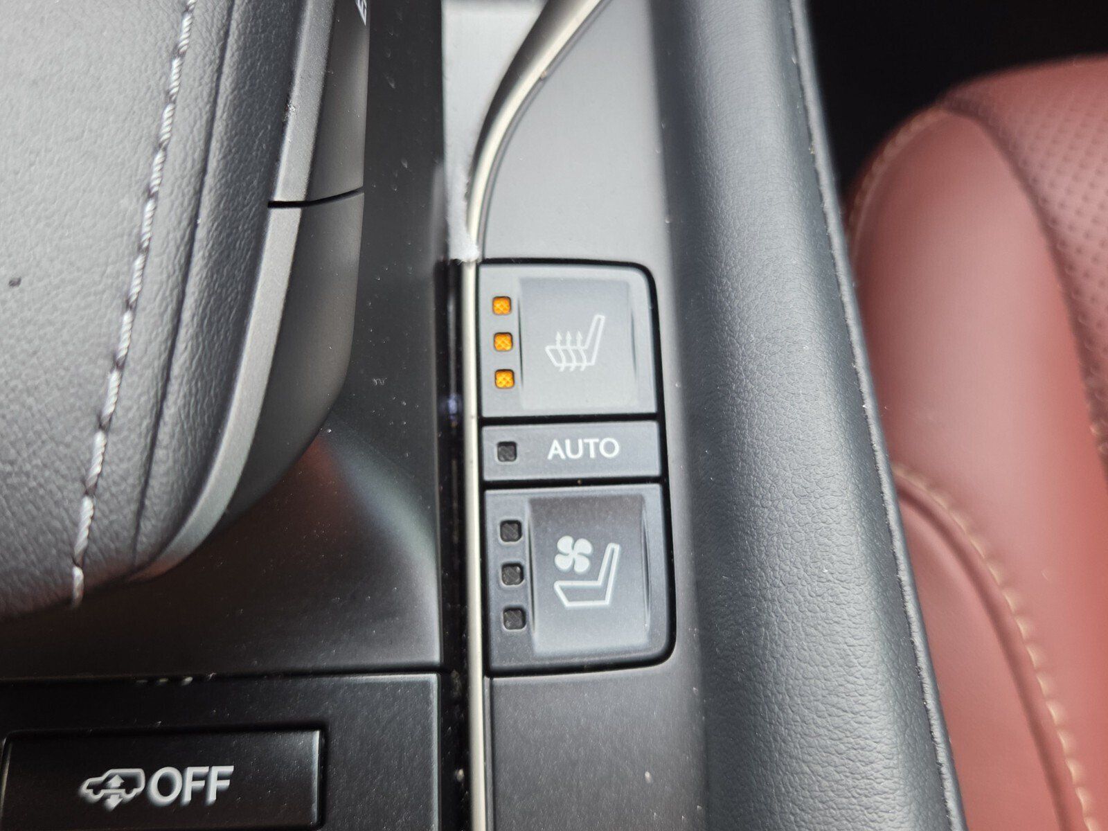 Used 2021 Lexus LX 570 4WD w/ Luxury Package image 26
