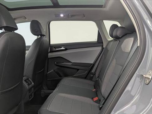 Used 2023 Volkswagen Taos SE w/ Panoramic Sunroof Package FWD image 14