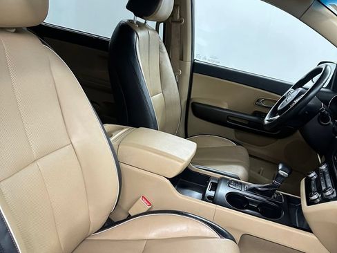 Used 2017 Kia Sedona LX w/ LX Essentials Premium Package FWD image 37
