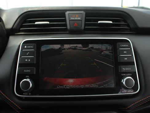 Used 2020 Nissan Versa SR FWD image 32