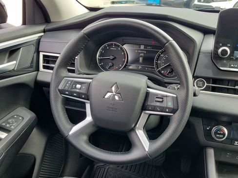 Used 2023 Mitsubishi Outlander SE image 20