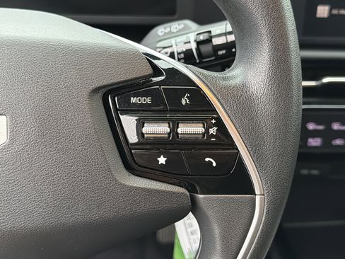 Used 2023 Kia Niro LX image 26